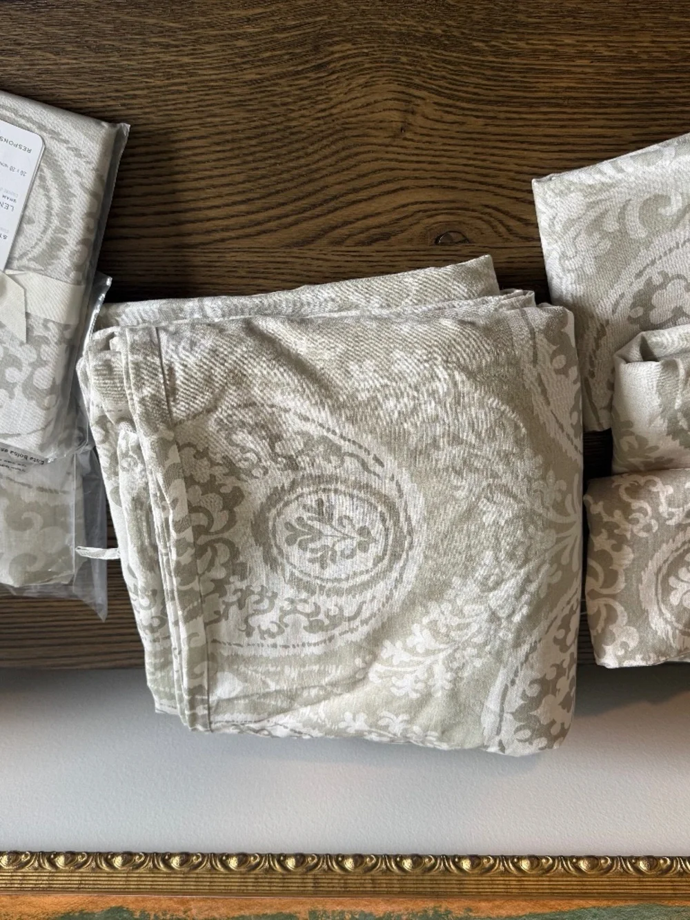 Lena Medallion King Duvet, 3 Euro, 2 Std Shams